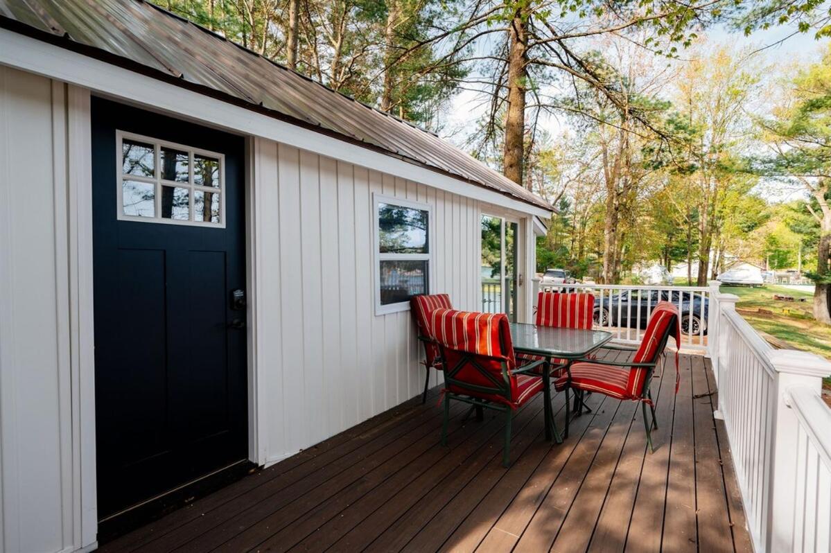 Scenic Cottage On Arbutus Lake Traverse City Zewnętrze zdjęcie