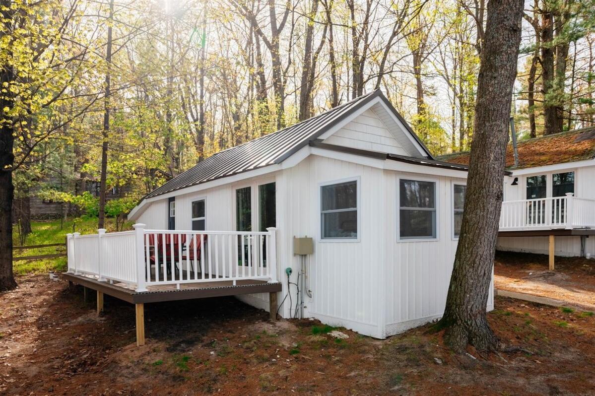 Scenic Cottage On Arbutus Lake Traverse City Zewnętrze zdjęcie